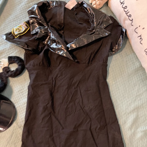 Sexy cop uniform - Picture 2 of 5